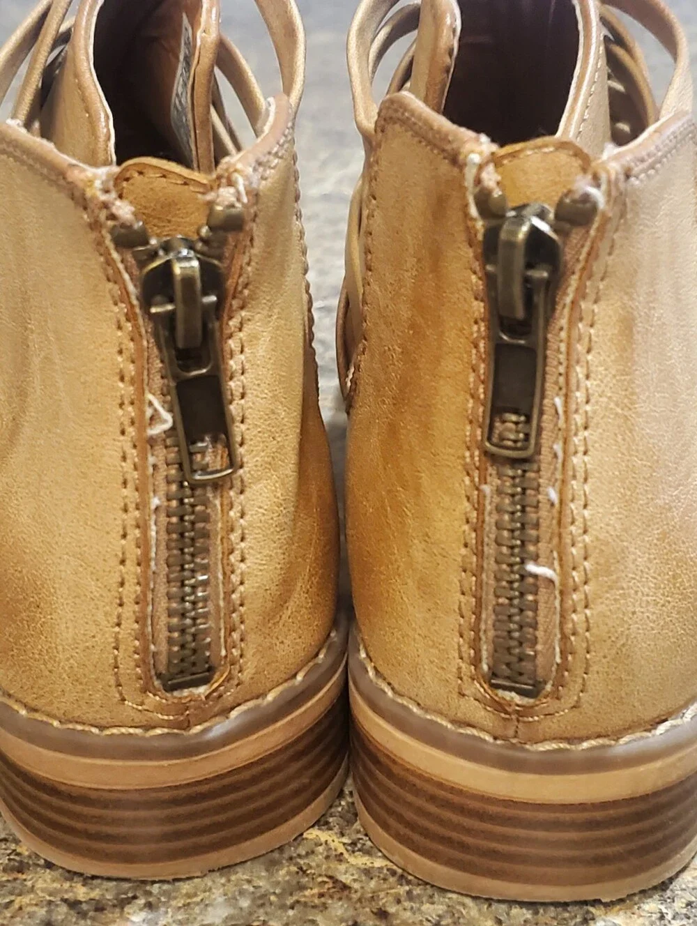 ROCKET DOG SZ 8. TAN ANKLE BOOTS. CUT OUT DESIGN